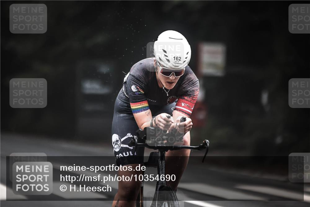 13.09.2026 - Stadtparktriathlon H.Heesch http://msf.ph/oto/10354690 13.09.2026 09:35:12 Radfahren 162, 209 meine-sportfotos.de