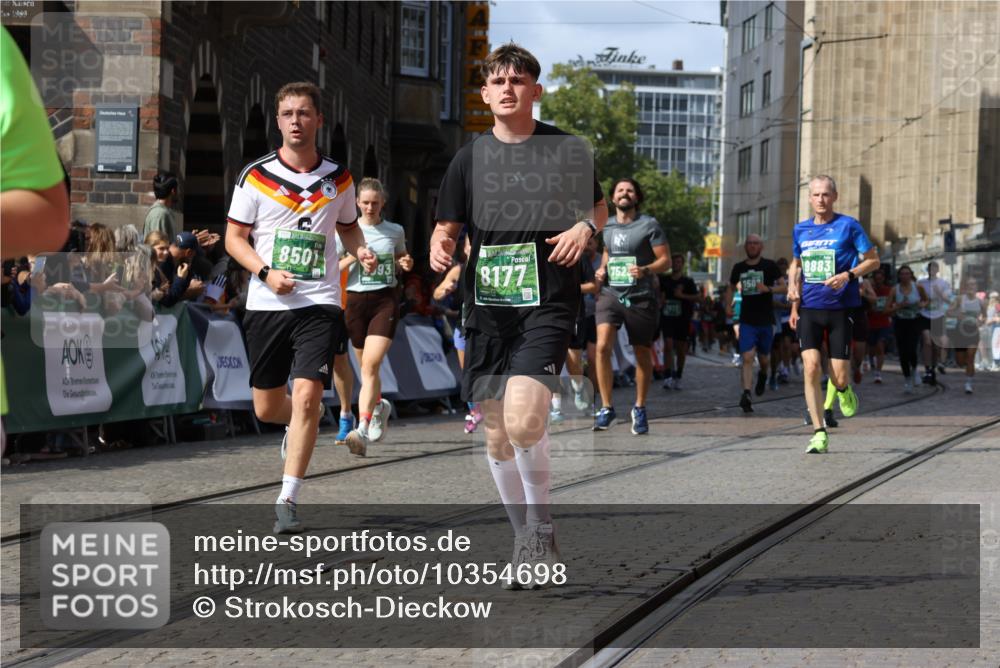 13.09.2026 - 21. swb-Marathon Bremen Strokosch-Dieckow http://msf.ph/oto/10354698 13.09.2026 13:33:27 Ziel 1532, 2283, 2393, 2440, 2818, 2959, 3167, 3404, 3710, 3773, 4194, 4260, 4408, 4659, 5090, 5191, 5324, 5395, 5410, 5706, 5749, 5790, 5981, 6941, 7467, 7756, 7788, 7830, 8061, 9269, 9292, 9406, 9745, 9829, 13019, 13028, 13039, 13092, 13093, 13101, 13146, 930, 2405, 2872, 2960, 3201, 3562, 3761, 4490, 6256, 6538, 6808, 6844, 6882, 7523, 7633, 7652, 7863, 8093, 8501, 8691, 9390, 9508, 10114, 13078 meine-sportfotos.de