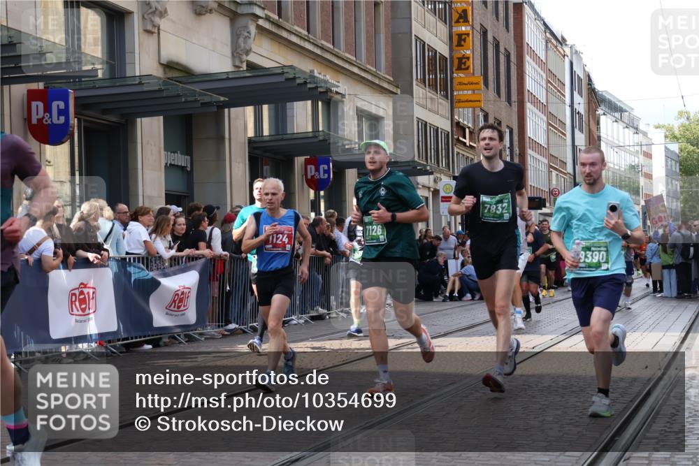 13.09.2026 - 21. swb-Marathon Bremen Strokosch-Dieckow http://msf.ph/oto/10354699 13.09.2026 13:33:26 Ziel 930, 2405, 2727, 2872, 2960, 3201, 3562, 3761, 4490, 4554, 4658, 4874, 5063, 5156, 5513, 5587, 6256, 6508, 6538, 6808, 6844, 6882, 7126, 7354, 7523, 7633, 7652, 7832, 7863, 8093, 8512, 8691, 9068, 9128, 9342, 9344, 9390, 9508, 9883, 10114, 13078, 831, 1124, 2283, 2393, 2440, 2818, 2959, 2980, 3710, 4052, 4219, 4243, 4260, 4408, 4492, 4536, 4543, 4565, 5040, 5191, 5324, 5560, 5660, 5726, 5861, 5862, 5914, 6256, 6421, 6597, 6777, 6882, 6915, 6997, 7145 meine-sportfotos.de