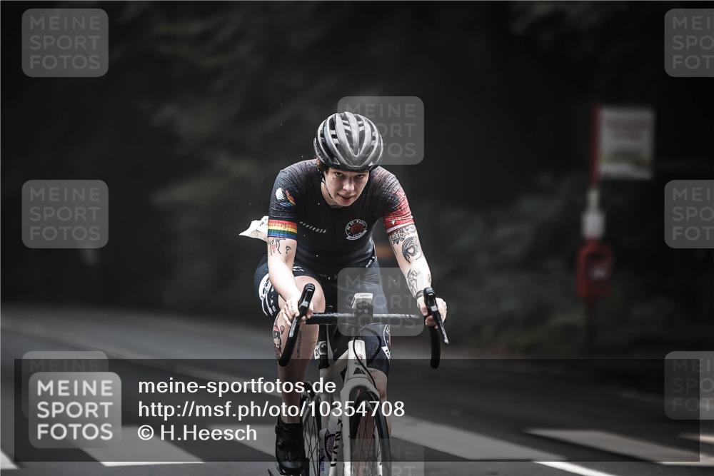 13.09.2026 - Stadtparktriathlon H.Heesch http://msf.ph/oto/10354708 13.09.2026 09:35:17 Radfahren 162, 208, 209 meine-sportfotos.de