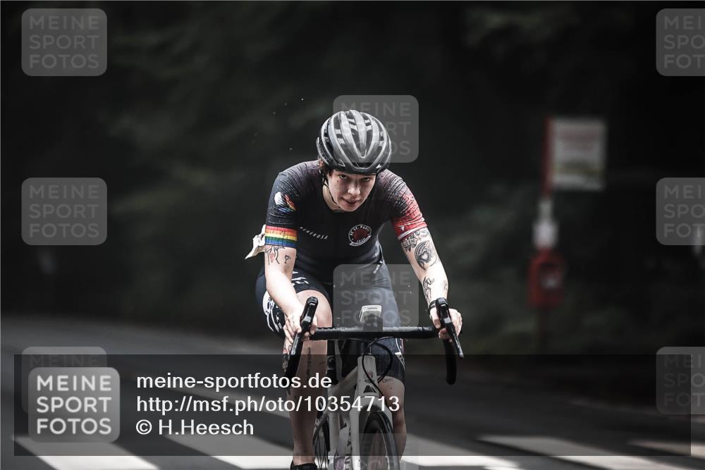 13.09.2026 - Stadtparktriathlon H.Heesch http://msf.ph/oto/10354713 13.09.2026 09:35:18 Radfahren 160, 208, 209 meine-sportfotos.de