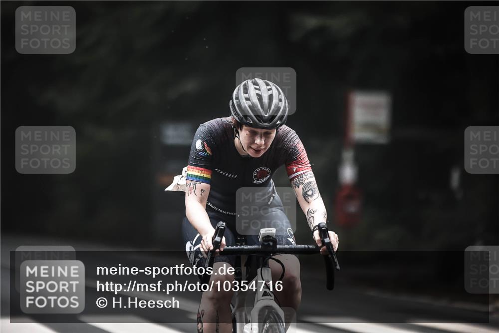 13.09.2026 - Stadtparktriathlon H.Heesch http://msf.ph/oto/10354716 13.09.2026 09:35:18 Radfahren 160, 208, 209 meine-sportfotos.de