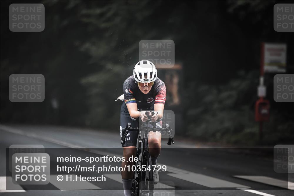 13.09.2026 - Stadtparktriathlon H.Heesch http://msf.ph/oto/10354729 13.09.2026 09:35:20 Radfahren 160, 208, 209 meine-sportfotos.de