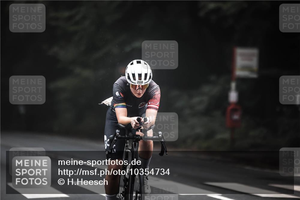 13.09.2026 - Stadtparktriathlon H.Heesch http://msf.ph/oto/10354734 13.09.2026 09:35:20 Radfahren 160, 208, 209 meine-sportfotos.de