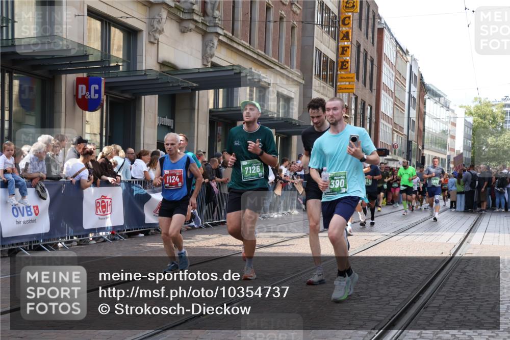 13.09.2026 - 21. swb-Marathon Bremen Strokosch-Dieckow http://msf.ph/oto/10354737 13.09.2026 13:33:27 Ziel 930, 1656, 2405, 2727, 2872, 2960, 3201, 3389, 3522, 3562, 3761, 4490, 4554, 4658, 4874, 5063, 5156, 5513, 5587, 6151, 6508, 6538, 6808, 6844, 7126, 7354, 7523, 7633, 7652, 7832, 7863, 8512, 8691, 9068, 9128, 9342, 9344, 9390, 9508, 10114, 13078, 831, 1124, 2283, 2393, 2818, 2980, 4052, 4219, 4243, 4260, 4408, 4492, 4536, 4543, 4565, 5040, 5191, 5324, 5560, 5660, 5726, 5861, 5862, 5914, 6256, 6421, 6597, 6777, 6844, 6882, 6915, 6997, 7145 meine-sportfotos.de
