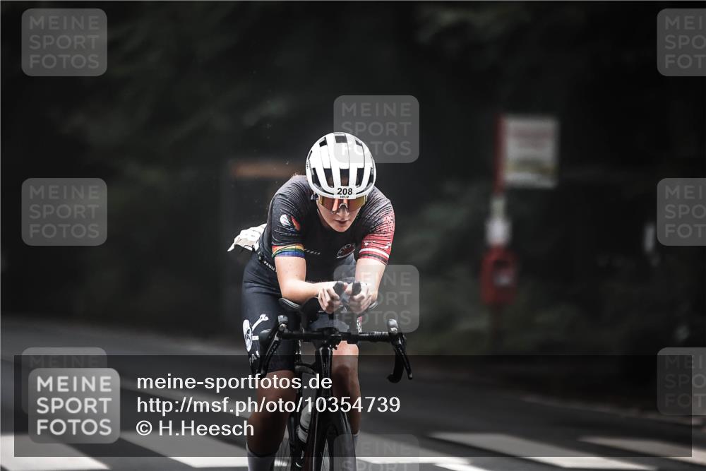 13.09.2026 - Stadtparktriathlon H.Heesch http://msf.ph/oto/10354739 13.09.2026 09:35:20 Radfahren 160, 208, 209 meine-sportfotos.de