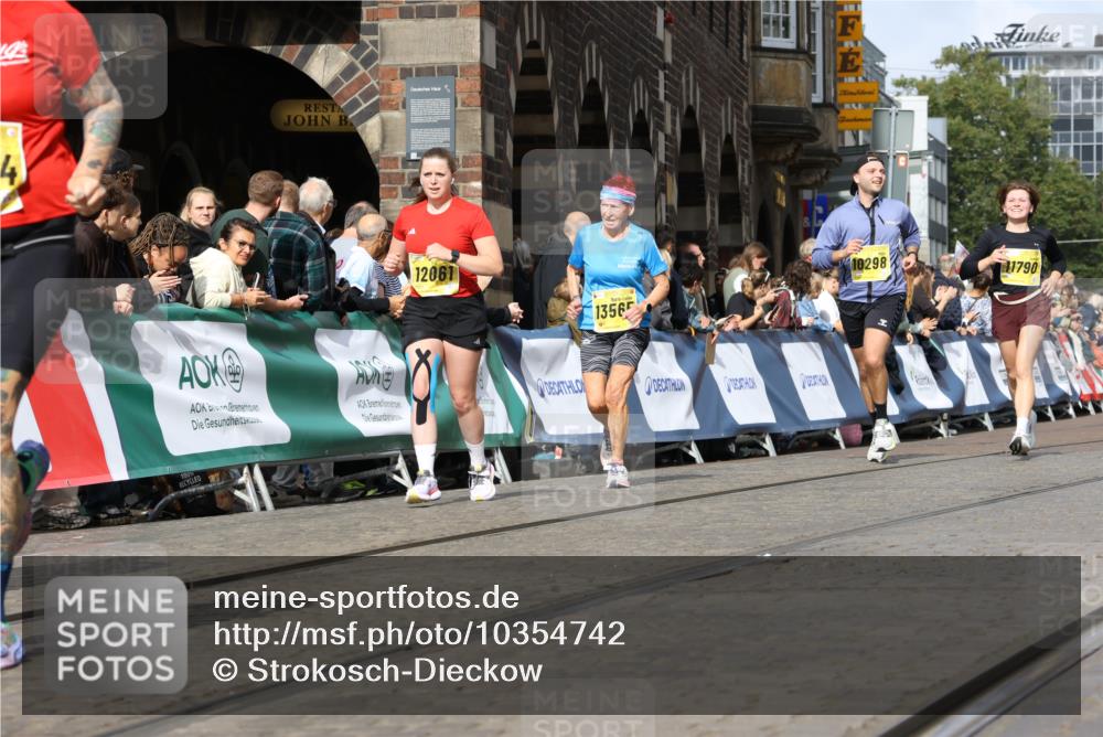 13.09.2026 - 21. swb-Marathon Bremen Strokosch-Dieckow http://msf.ph/oto/10354742 13.09.2026 10:56:07 Ziel 10243, 10374, 10379, 10423, 10529, 10550, 10703, 10809, 10952, 11377, 11510, 12108, 12125, 12143, 12188, 12484, 10184, 10211, 10246, 10322, 10365, 10443, 10670, 10699, 10957, 10960, 11280, 11317, 11570, 11693, 11782, 12452 meine-sportfotos.de