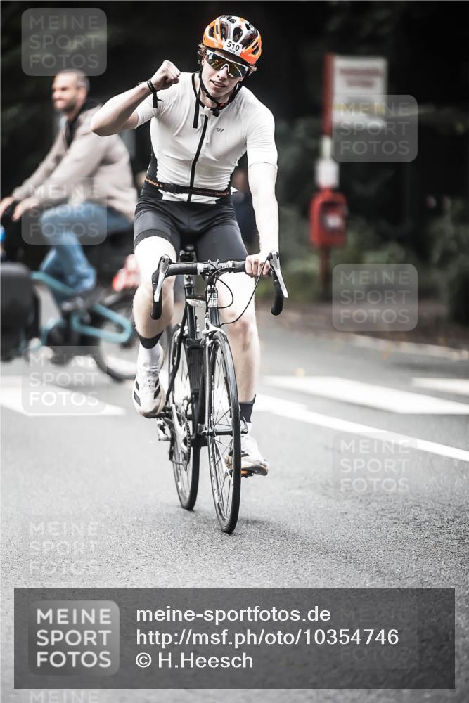 13.09.2026 - Stadtparktriathlon H.Heesch http://msf.ph/oto/10354746 13.09.2026 11:10:50 Radfahren 510, 683 meine-sportfotos.de