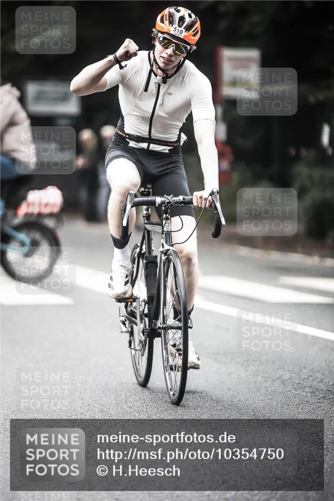 13.09.2026 - Stadtparktriathlon H.Heesch http://msf.ph/oto/10354750 13.09.2026 11:10:50 Radfahren 510, 683 meine-sportfotos.de