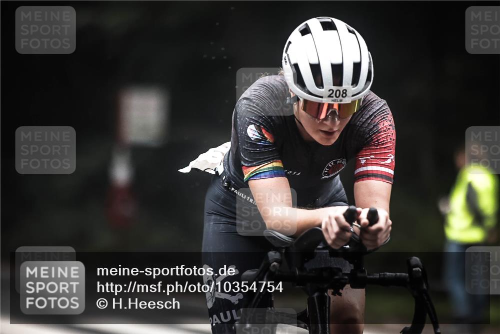 13.09.2026 - Stadtparktriathlon H.Heesch http://msf.ph/oto/10354754 13.09.2026 09:35:21 Radfahren 160, 208, 209 meine-sportfotos.de