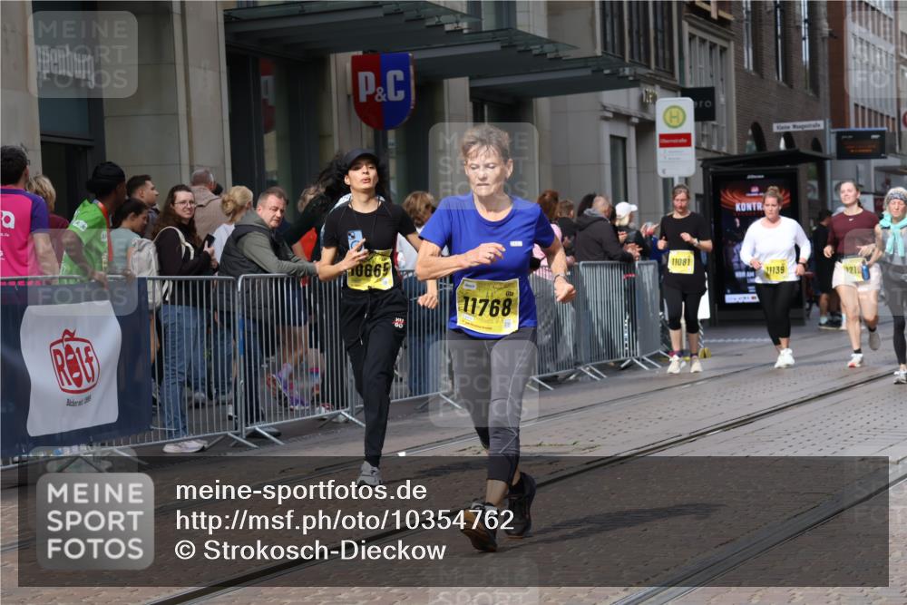 13.09.2026 - 21. swb-Marathon Bremen Strokosch-Dieckow http://msf.ph/oto/10354762 13.09.2026 11:15:55 Ziel 10242, 10665, 11026, 11081, 11139, 11181, 11200, 11264, 11385, 11448, 11573, 11613, 11768, 12057, 12151, 12306, 12539, 13508, 10474, 10572, 10900, 11217, 11307, 11549, 11613, 11778, 11897, 11940, 12046, 12137 meine-sportfotos.de