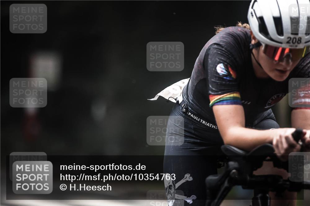 13.09.2026 - Stadtparktriathlon H.Heesch http://msf.ph/oto/10354763 13.09.2026 09:35:21 Radfahren 160, 208, 209 meine-sportfotos.de