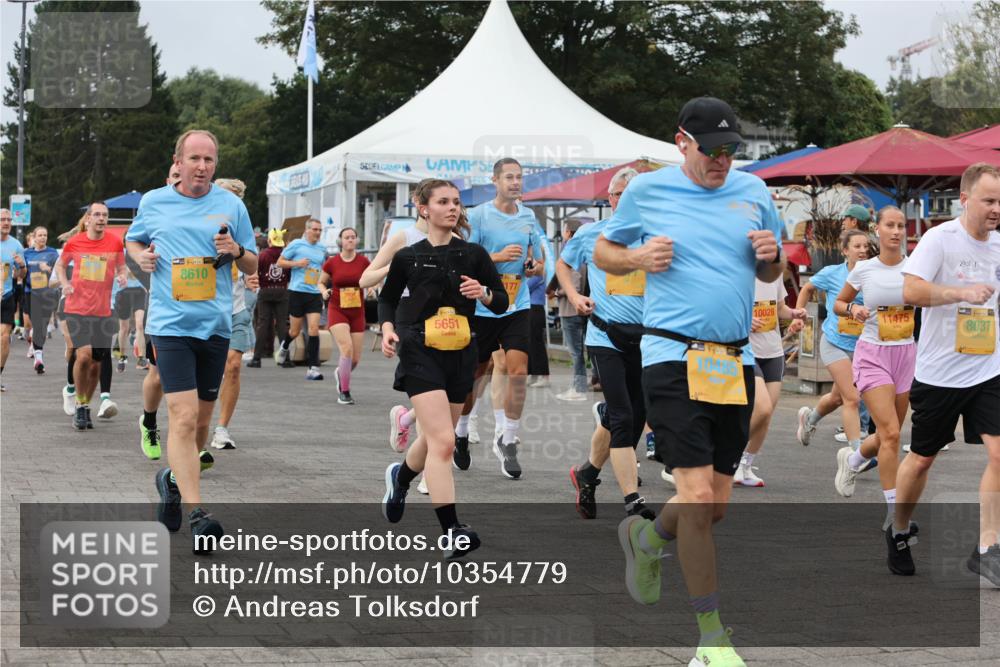 13.09.2026 - Kiel Lauf Andreas Tolksdorf http://msf.ph/oto/10354779 13.09.2026 09:57:57 Kiellinie 38, 8610, 5651, 177, 10028, 11475, 8037 meine-sportfotos.de