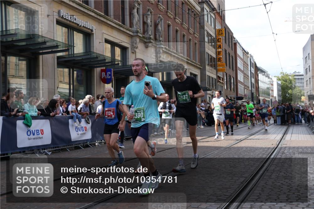 13.09.2026 - 21. swb-Marathon Bremen Strokosch-Dieckow http://msf.ph/oto/10354781 13.09.2026 13:33:27 Ziel 930, 1656, 2405, 2727, 2872, 2960, 3201, 3389, 3522, 3562, 3761, 4490, 4554, 4658, 4874, 5063, 5156, 5513, 5587, 6151, 6508, 6538, 6808, 6844, 7126, 7354, 7523, 7633, 7652, 7832, 7863, 8512, 8691, 9068, 9128, 9342, 9344, 9390, 9508, 10114, 13078, 831, 1124, 2283, 2393, 2818, 2980, 4052, 4219, 4243, 4260, 4408, 4492, 4536, 4543, 4565, 5040, 5191, 5324, 5560, 5660, 5726, 5861, 5862, 5914, 6256, 6421, 6597, 6777, 6844, 6882, 6915, 6997, 7145 meine-sportfotos.de