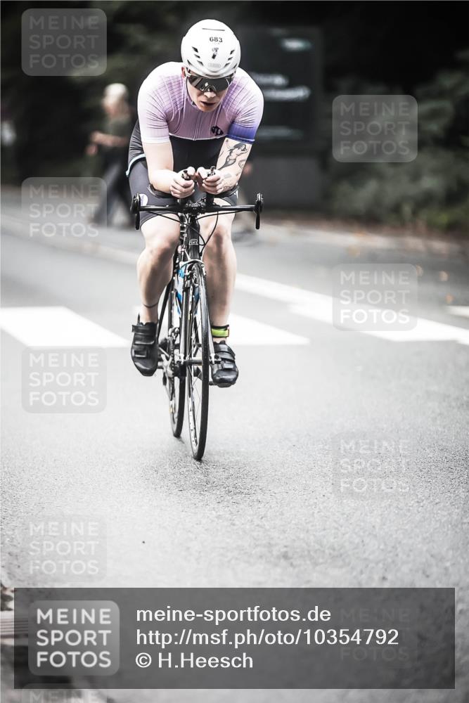 13.09.2026 - Stadtparktriathlon H.Heesch http://msf.ph/oto/10354792 13.09.2026 11:10:55 Radfahren 510, 591, 683 meine-sportfotos.de