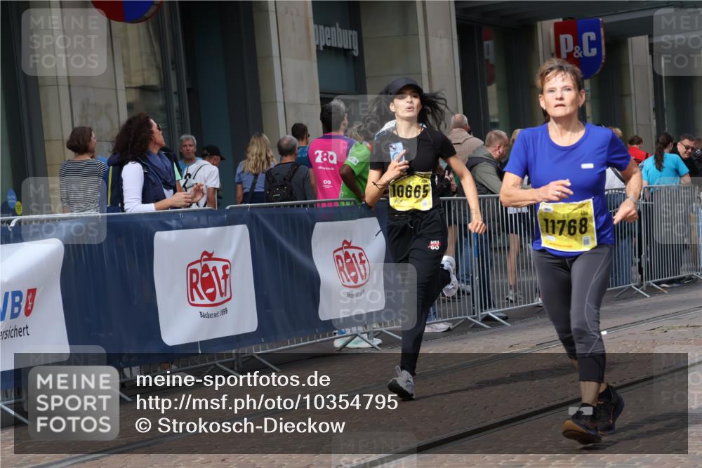 13.09.2026 - 21. swb-Marathon Bremen Strokosch-Dieckow http://msf.ph/oto/10354795 13.09.2026 11:15:56 Ziel 10242, 10665, 11026, 11081, 11139, 11181, 11200, 11264, 11385, 11448, 11573, 11768, 12057, 12151, 12306, 12539, 13508, 10474, 10572, 10900, 11217, 11307, 11549, 11613, 11778, 11897, 11940, 12046, 12137 meine-sportfotos.de