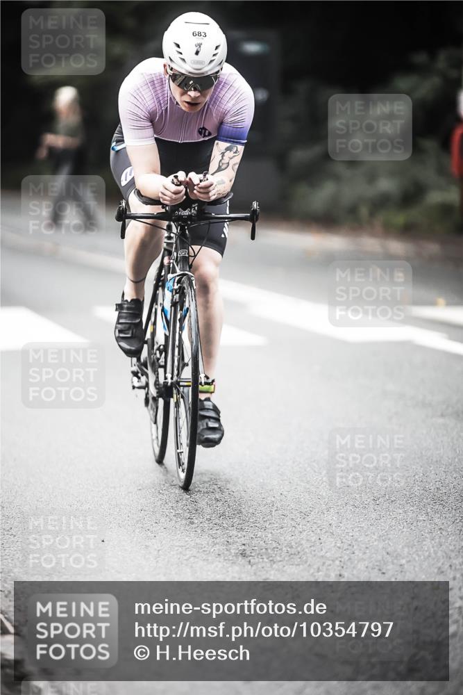 13.09.2026 - Stadtparktriathlon H.Heesch http://msf.ph/oto/10354797 13.09.2026 11:10:55 Radfahren 510, 591, 683 meine-sportfotos.de