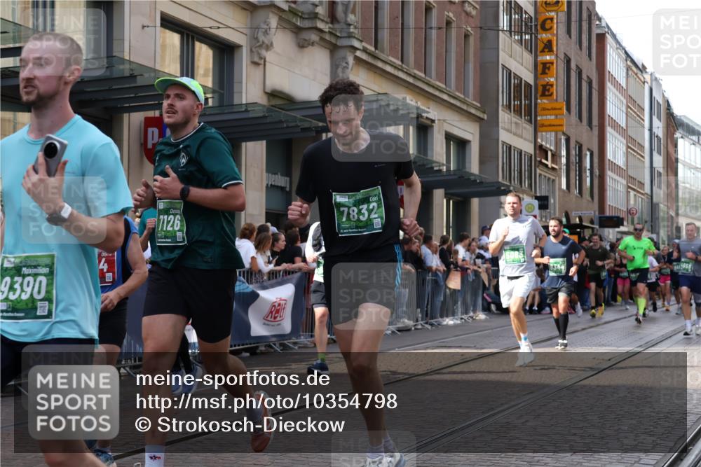 13.09.2026 - 21. swb-Marathon Bremen Strokosch-Dieckow http://msf.ph/oto/10354798 13.09.2026 13:33:28 Ziel 930, 1656, 2405, 2727, 2872, 2960, 3201, 3389, 3522, 3562, 3761, 4490, 4554, 4658, 4874, 5063, 5156, 5513, 5563, 5587, 6151, 6508, 6538, 6623, 6808, 7126, 7354, 7431, 7523, 7633, 7652, 7832, 7863, 8025, 8512, 8691, 9068, 9128, 9342, 9344, 9390, 9508, 10114, 13078, 831, 1124, 2283, 2393, 2818, 2980, 4052, 4219, 4243, 4260, 4408, 4492, 4536, 4543, 4565, 5040, 5191, 5324, 5560, 5660, 5726, 5861, 5862, 5914, 6256, 6421, 6597, 6777, 6844, 6882, 6915, 6997, 7145, 7523 meine-sportfotos.de
