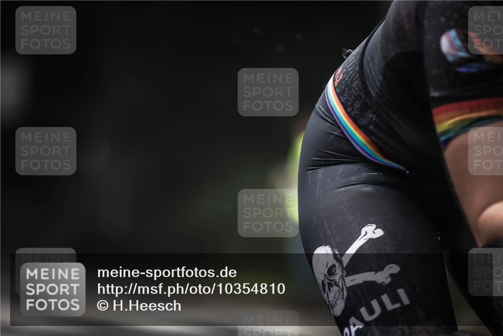 13.09.2026 - Stadtparktriathlon H.Heesch http://msf.ph/oto/10354810 13.09.2026 09:35:25 Radfahren 160, 208 meine-sportfotos.de