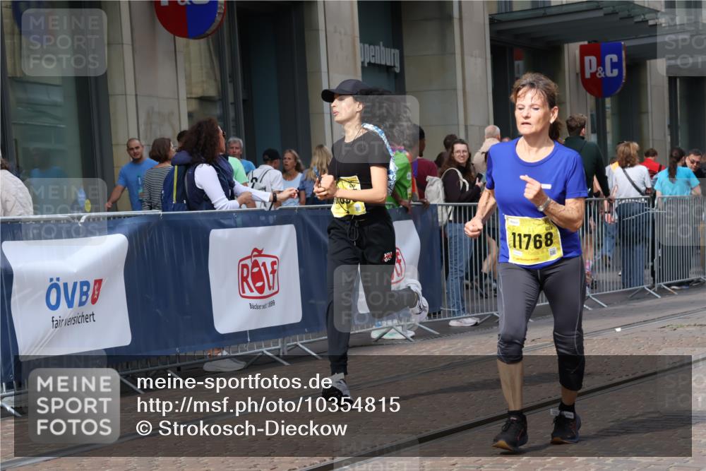 13.09.2026 - 21. swb-Marathon Bremen Strokosch-Dieckow http://msf.ph/oto/10354815 13.09.2026 11:15:56 Ziel 10242, 10665, 11026, 11081, 11139, 11181, 11200, 11264, 11385, 11448, 11573, 11768, 12057, 12151, 12306, 12539, 13508, 10474, 10572, 10900, 11217, 11307, 11549, 11613, 11778, 11897, 11940, 12046, 12137 meine-sportfotos.de