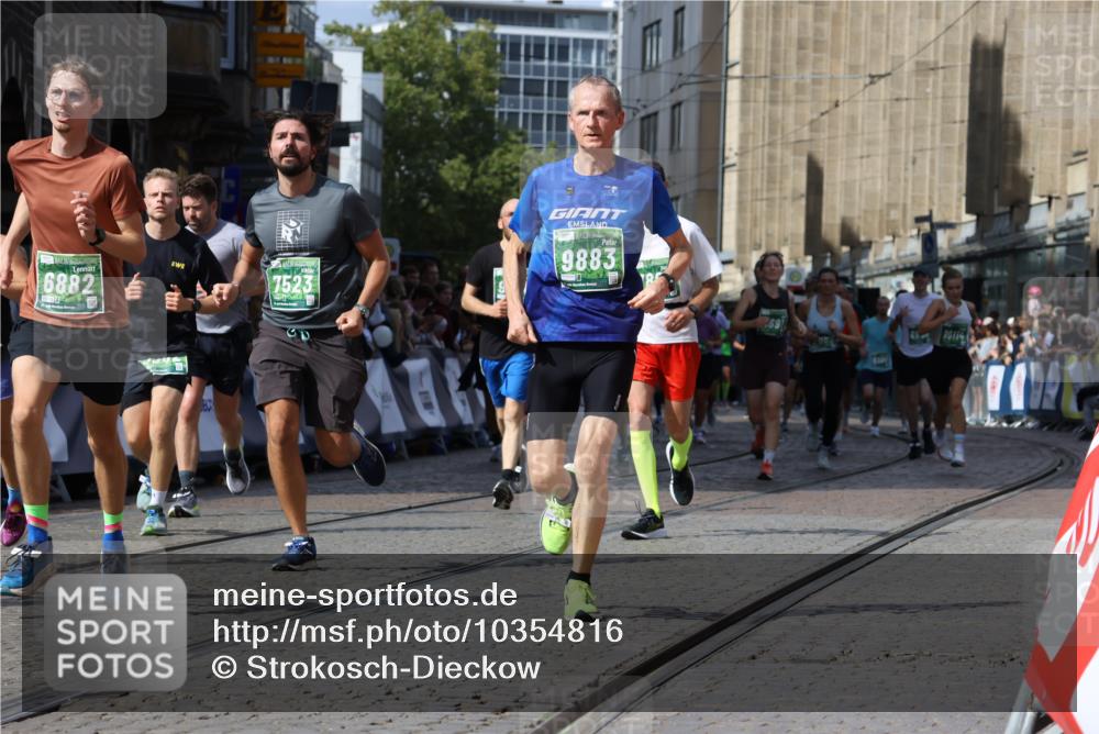 13.09.2026 - 21. swb-Marathon Bremen Strokosch-Dieckow http://msf.ph/oto/10354816 13.09.2026 13:33:29 Ziel 831, 2283, 2393, 2440, 2818, 2959, 3167, 3404, 3710, 4260, 4408, 4659, 5040, 5191, 5324, 5395, 5410, 5706, 5749, 5790, 5981, 6614, 6941, 7467, 7788, 7830, 8061, 9269, 9292, 9829, 13019, 13028, 13039, 13092, 13093, 13101, 13146, 930, 2405, 2872, 2960, 3201, 3562, 3761, 4490, 6256, 6538, 6808, 6844, 6882, 7126, 7523, 7633, 7652, 7832, 7863, 8093, 8691, 9390, 9508, 10114, 13078 meine-sportfotos.de