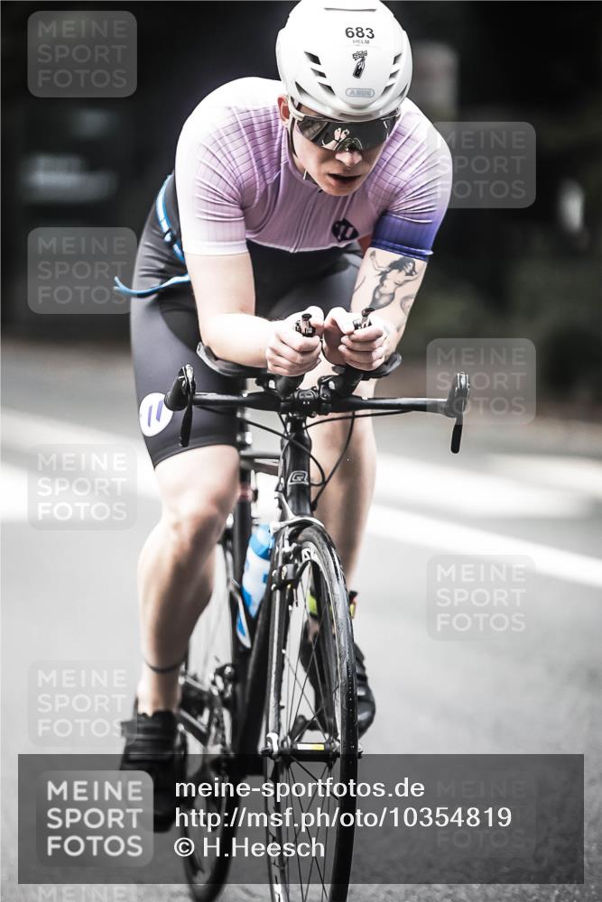 13.09.2026 - Stadtparktriathlon H.Heesch http://msf.ph/oto/10354819 13.09.2026 11:10:55 Radfahren 510, 591, 683 meine-sportfotos.de