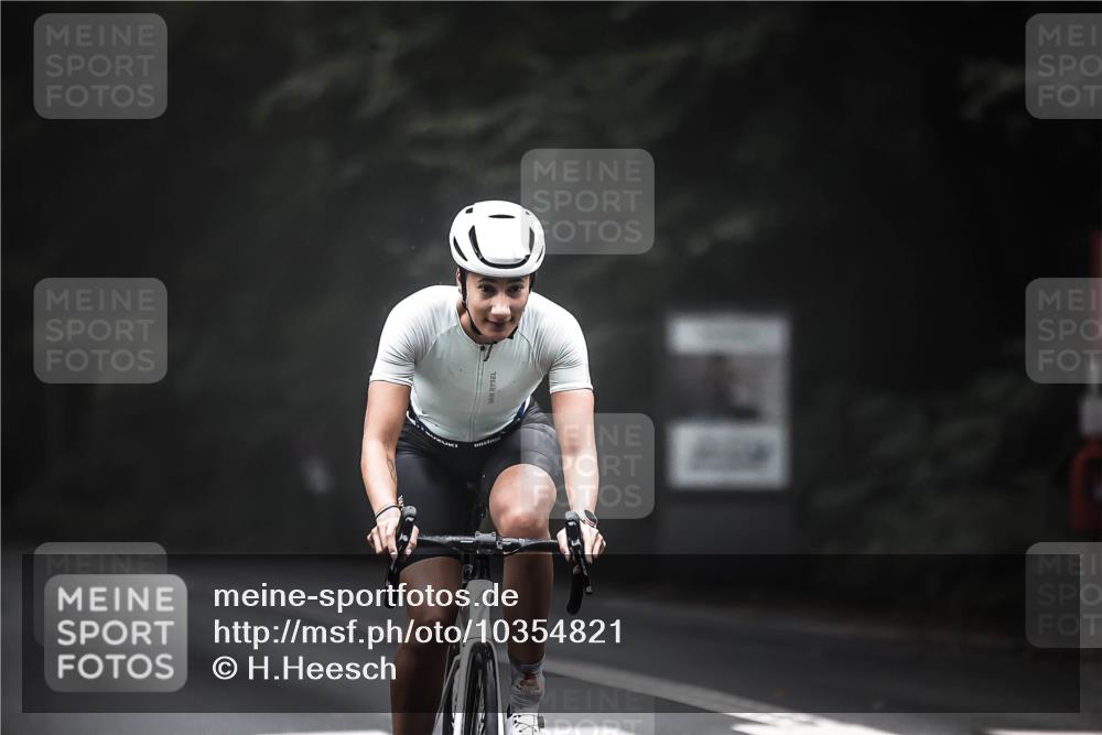 13.09.2026 - Stadtparktriathlon H.Heesch http://msf.ph/oto/10354821 13.09.2026 09:35:36 Radfahren 155, 184 meine-sportfotos.de