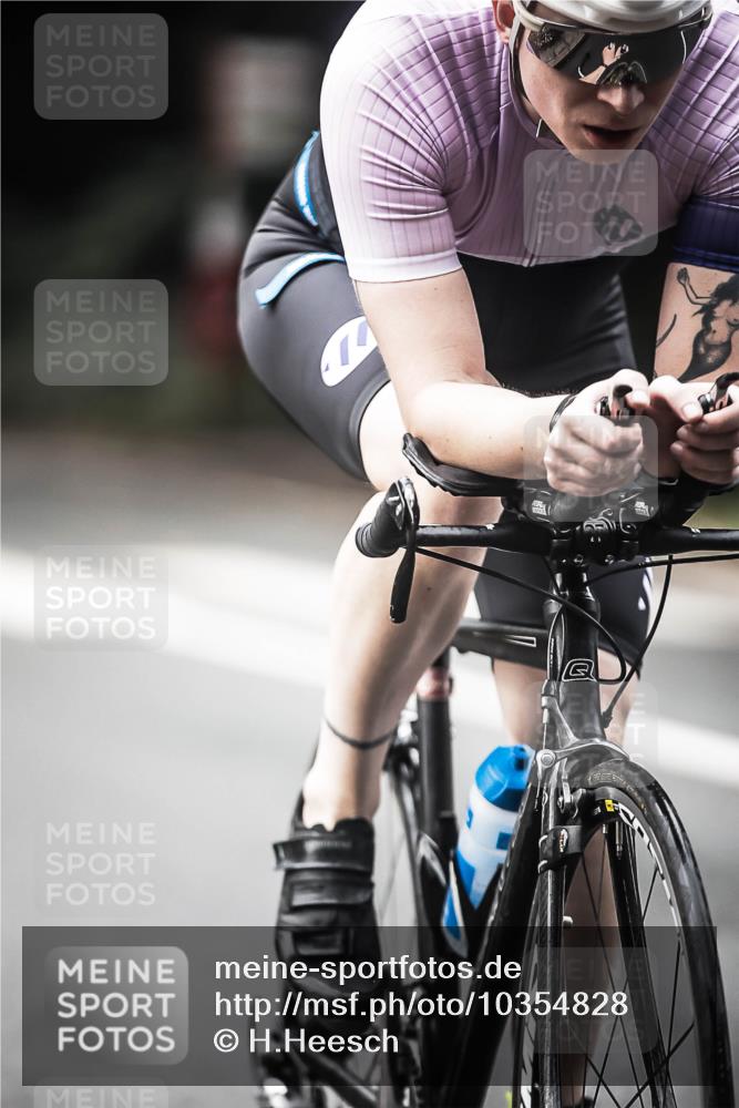 13.09.2026 - Stadtparktriathlon H.Heesch http://msf.ph/oto/10354828 13.09.2026 11:10:55 Radfahren 510, 591, 683 meine-sportfotos.de