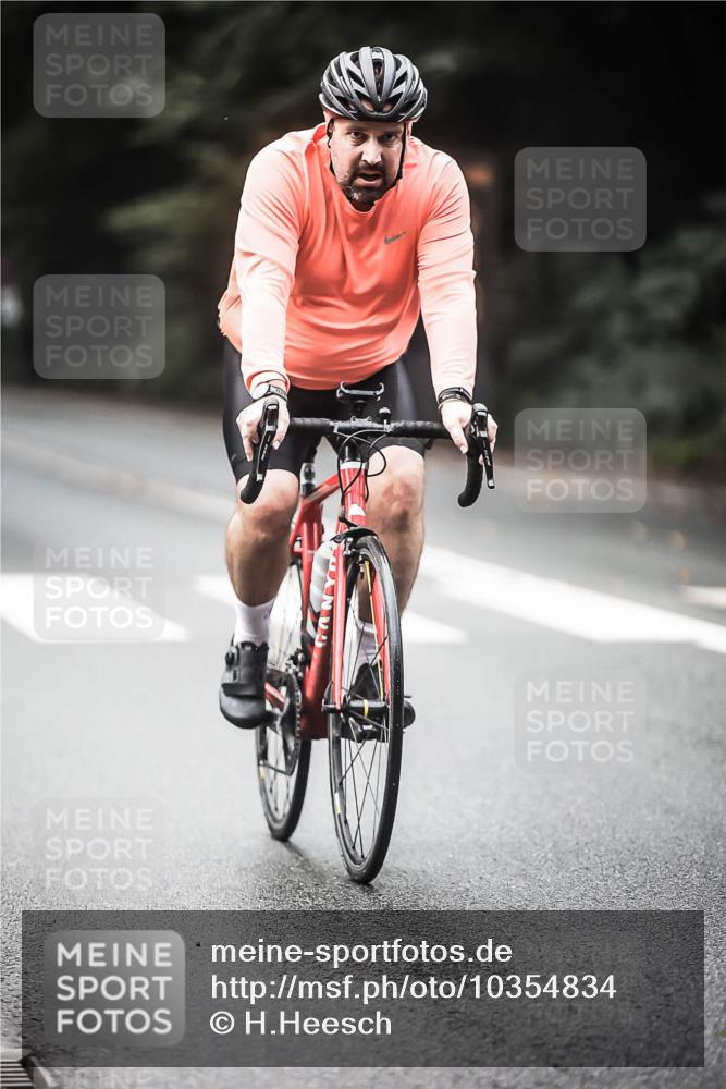 13.09.2026 - Stadtparktriathlon H.Heesch http://msf.ph/oto/10354834 13.09.2026 11:10:59 Radfahren 591, 683 meine-sportfotos.de