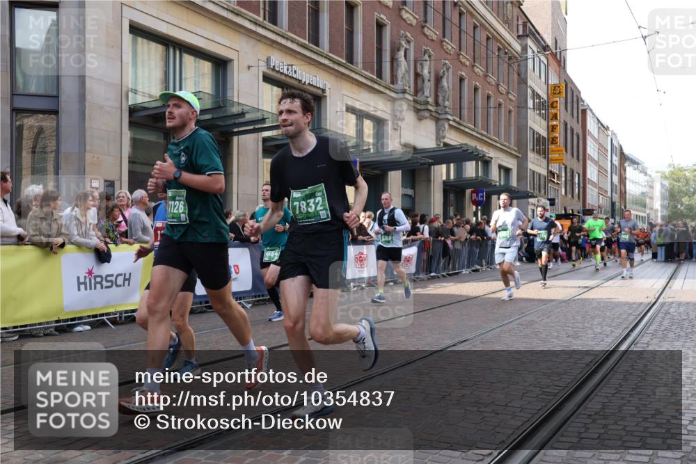 13.09.2026 - 21. swb-Marathon Bremen Strokosch-Dieckow http://msf.ph/oto/10354837 13.09.2026 13:33:28 Ziel 930, 1656, 2405, 2727, 2872, 2960, 3201, 3389, 3522, 3562, 3761, 4490, 4554, 4658, 4874, 5063, 5156, 5513, 5563, 5587, 6151, 6508, 6538, 6623, 6808, 7126, 7354, 7431, 7523, 7633, 7652, 7832, 7863, 8025, 8512, 8691, 9068, 9128, 9342, 9344, 9390, 9508, 10114, 13078, 831, 1124, 2283, 2393, 2818, 2980, 4052, 4219, 4243, 4260, 4408, 4492, 4536, 4543, 4565, 5040, 5191, 5324, 5560, 5660, 5726, 5861, 5862, 5914, 6256, 6421, 6597, 6777, 6844, 6882, 6915, 6997, 7145, 7523 meine-sportfotos.de