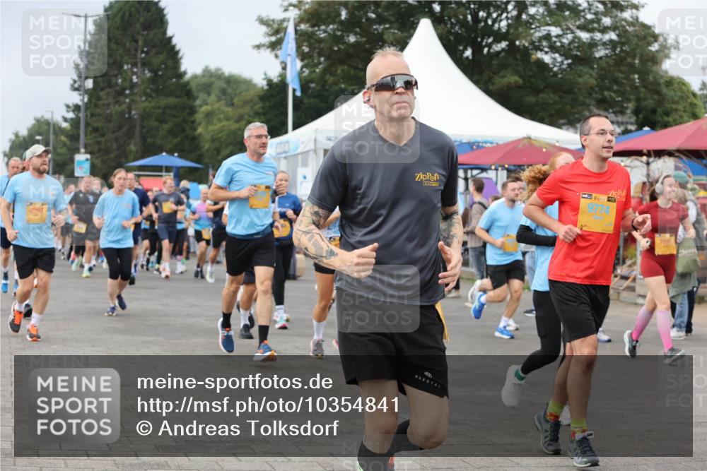 13.09.2026 - Kiel Lauf Andreas Tolksdorf http://msf.ph/oto/10354841 13.09.2026 09:58:00 Kiellinie 8997, 9774 meine-sportfotos.de
