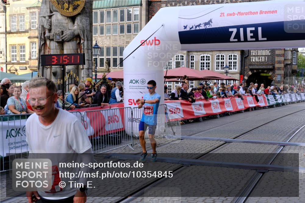13.09.2026 - 21. swb-Marathon Bremen Tim E. http://msf.ph/oto/10354845 13.09.2026 12:46:00 Ziel 2032 meine-sportfotos.de