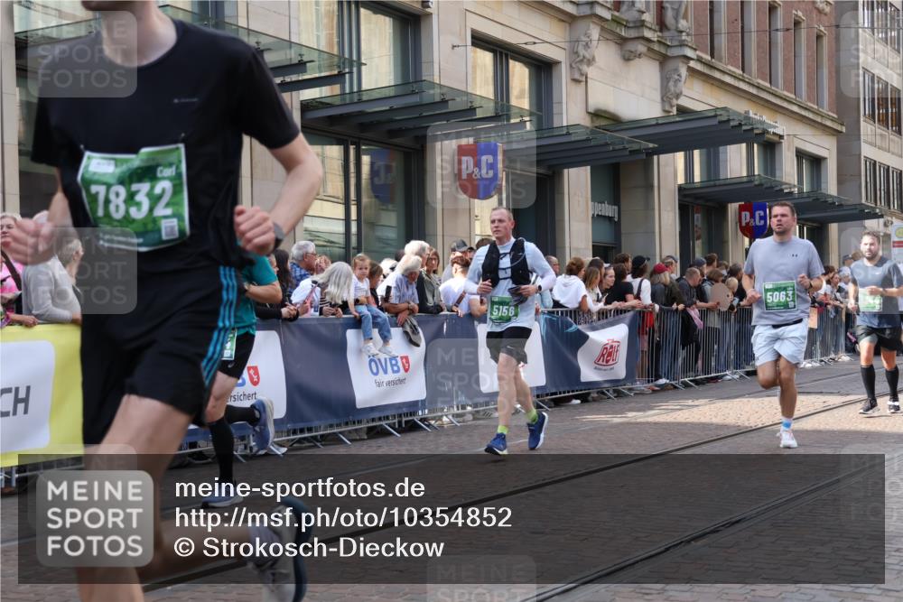 13.09.2026 - 21. swb-Marathon Bremen Strokosch-Dieckow http://msf.ph/oto/10354852 13.09.2026 13:33:29 Ziel 930, 1656, 2405, 2727, 2872, 2960, 3201, 3389, 3522, 3562, 3761, 4490, 4554, 4658, 4874, 5063, 5156, 5513, 5563, 5587, 6151, 6508, 6538, 6623, 6808, 7126, 7354, 7431, 7633, 7652, 7832, 7863, 8025, 8512, 8641, 8691, 9068, 9128, 9342, 9344, 9390, 9508, 10114, 13078, 831, 1124, 2283, 2393, 2818, 2980, 3562, 4052, 4219, 4243, 4260, 4408, 4492, 4536, 4543, 4565, 5040, 5191, 5324, 5560, 5660, 5726, 5861, 5862, 5914, 6256, 6421, 6597, 6777, 6844, 6882, 6915, 6997, 7145, 7523 meine-sportfotos.de