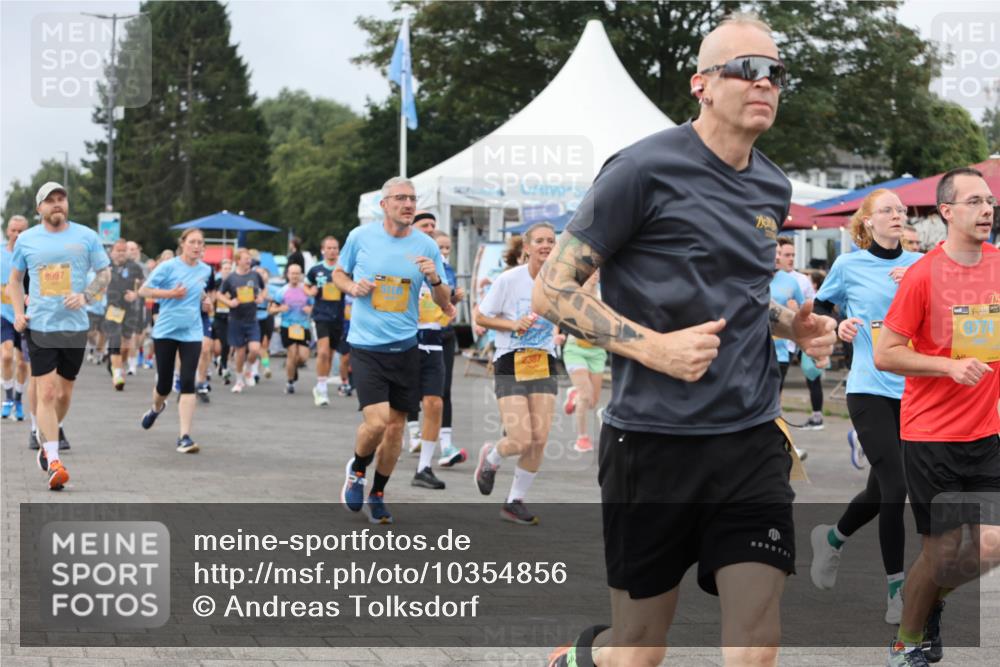 13.09.2026 - Kiel Lauf Andreas Tolksdorf http://msf.ph/oto/10354856 13.09.2026 09:58:00 Kiellinie 8997, 2387, 38, 9774 meine-sportfotos.de