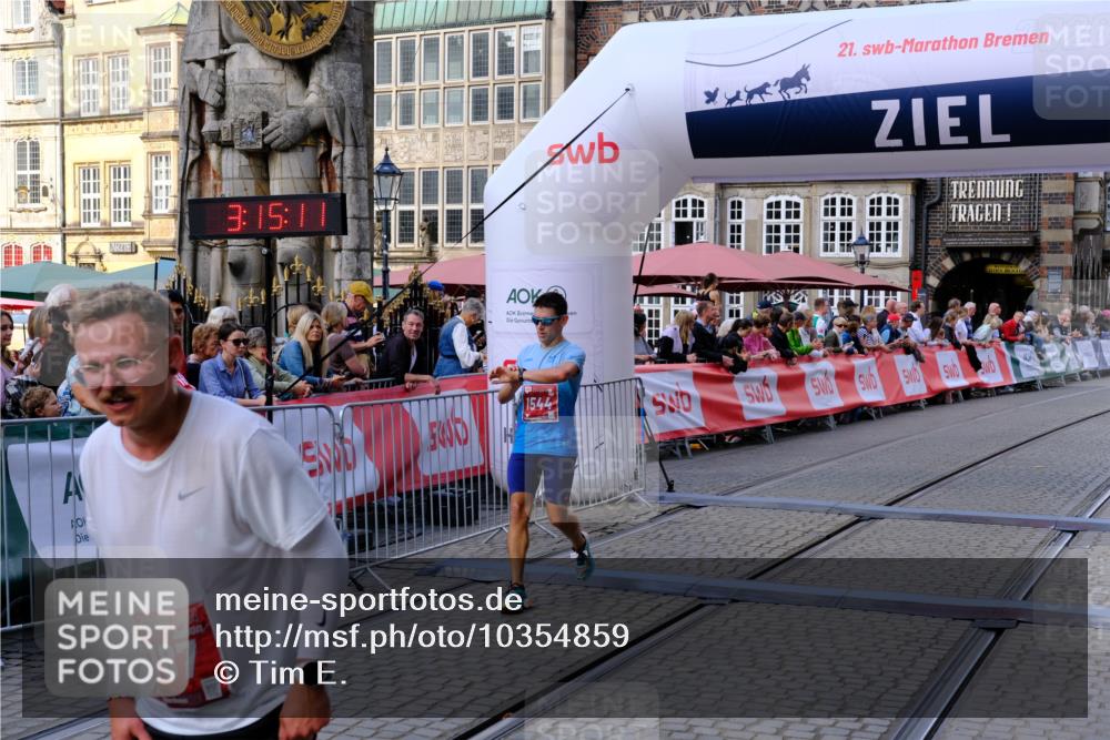 13.09.2026 - 21. swb-Marathon Bremen Tim E. http://msf.ph/oto/10354859 13.09.2026 12:46:00 Ziel 2032 meine-sportfotos.de