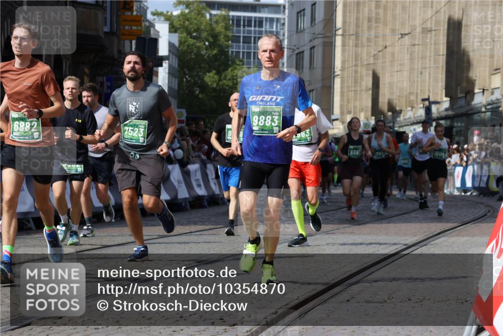 13.09.2026 - 21. swb-Marathon Bremen Strokosch-Dieckow http://msf.ph/oto/10354870 13.09.2026 13:33:29 Ziel 831, 2283, 2393, 2440, 2818, 2959, 3167, 3404, 3710, 4260, 4408, 4659, 5040, 5191, 5324, 5395, 5410, 5706, 5749, 5790, 5981, 6614, 6941, 7467, 7788, 7830, 8061, 9269, 9292, 9829, 13019, 13028, 13039, 13092, 13093, 13101, 13146, 930, 2405, 2872, 2960, 3201, 3562, 3761, 4490, 6256, 6538, 6808, 6844, 6882, 7126, 7523, 7633, 7652, 7832, 7863, 8093, 8691, 9390, 9508, 10114, 13078 meine-sportfotos.de