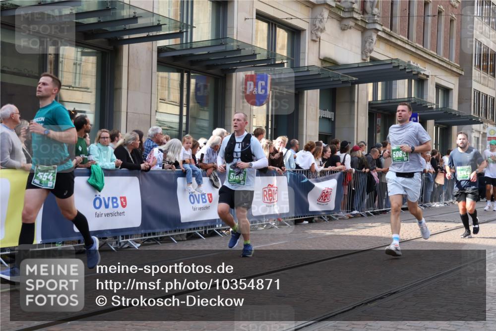 13.09.2026 - 21. swb-Marathon Bremen Strokosch-Dieckow http://msf.ph/oto/10354871 13.09.2026 13:33:29 Ziel 930, 1656, 2405, 2727, 2872, 2960, 3201, 3389, 3522, 3562, 3761, 4490, 4554, 4658, 4874, 5063, 5156, 5513, 5563, 5587, 6151, 6508, 6538, 6623, 6808, 7126, 7354, 7431, 7633, 7652, 7832, 7863, 8025, 8512, 8641, 8691, 9068, 9128, 9342, 9344, 9390, 9508, 10114, 13078, 831, 1124, 2283, 2393, 2818, 2980, 3562, 4052, 4219, 4243, 4260, 4408, 4492, 4536, 4543, 4565, 5040, 5191, 5324, 5560, 5660, 5726, 5861, 5862, 5914, 6256, 6421, 6597, 6777, 6844, 6882, 6915, 6997, 7145, 7523 meine-sportfotos.de