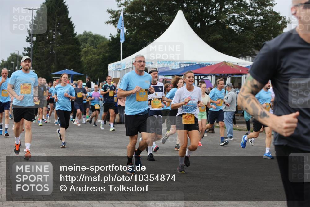 13.09.2026 - Kiel Lauf Andreas Tolksdorf http://msf.ph/oto/10354874 13.09.2026 09:58:01 Kiellinie 8997, 9364, 2387 meine-sportfotos.de