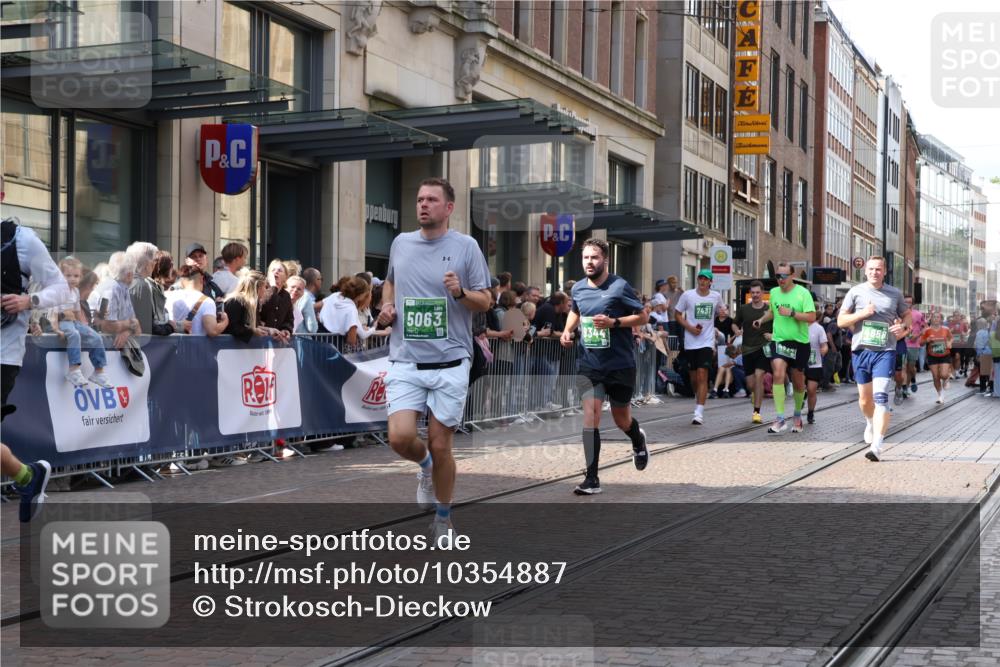 13.09.2026 - 21. swb-Marathon Bremen Strokosch-Dieckow http://msf.ph/oto/10354887 13.09.2026 13:33:29 Ziel 930, 1656, 2405, 2727, 2872, 2960, 3201, 3389, 3522, 3562, 3761, 4490, 4554, 4658, 4874, 5063, 5156, 5513, 5563, 5587, 6151, 6508, 6538, 6623, 6808, 7126, 7354, 7431, 7633, 7652, 7832, 7863, 8025, 8512, 8641, 8691, 9068, 9128, 9342, 9344, 9390, 9508, 10114, 13078, 831, 1124, 2283, 2393, 2818, 2980, 3562, 4052, 4219, 4243, 4260, 4408, 4492, 4536, 4543, 4565, 5040, 5191, 5324, 5560, 5660, 5726, 5861, 5862, 5914, 6256, 6421, 6597, 6777, 6844, 6882, 6915, 6997, 7145, 7523 meine-sportfotos.de