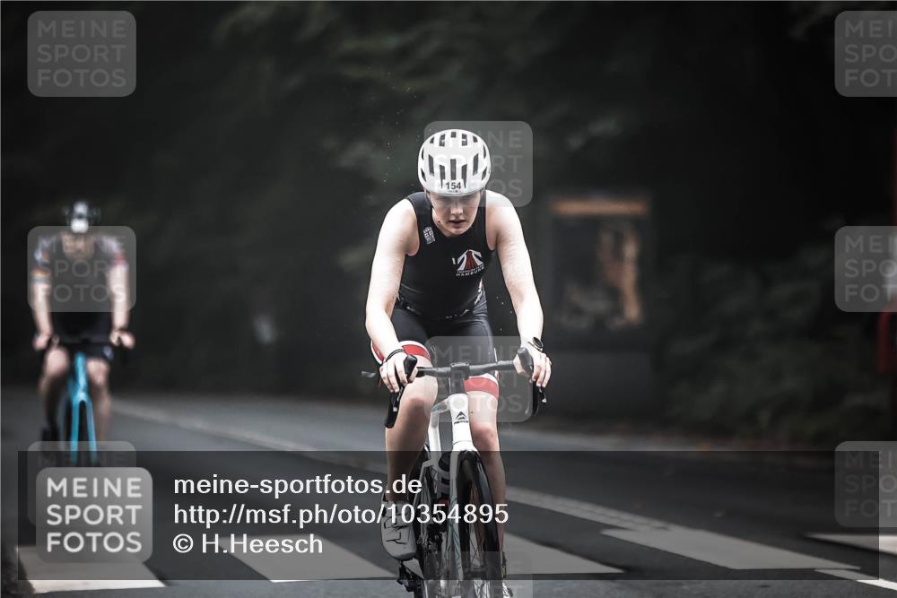13.09.2026 - Stadtparktriathlon H.Heesch http://msf.ph/oto/10354895 13.09.2026 09:35:48 Radfahren 119, 154, 158 meine-sportfotos.de