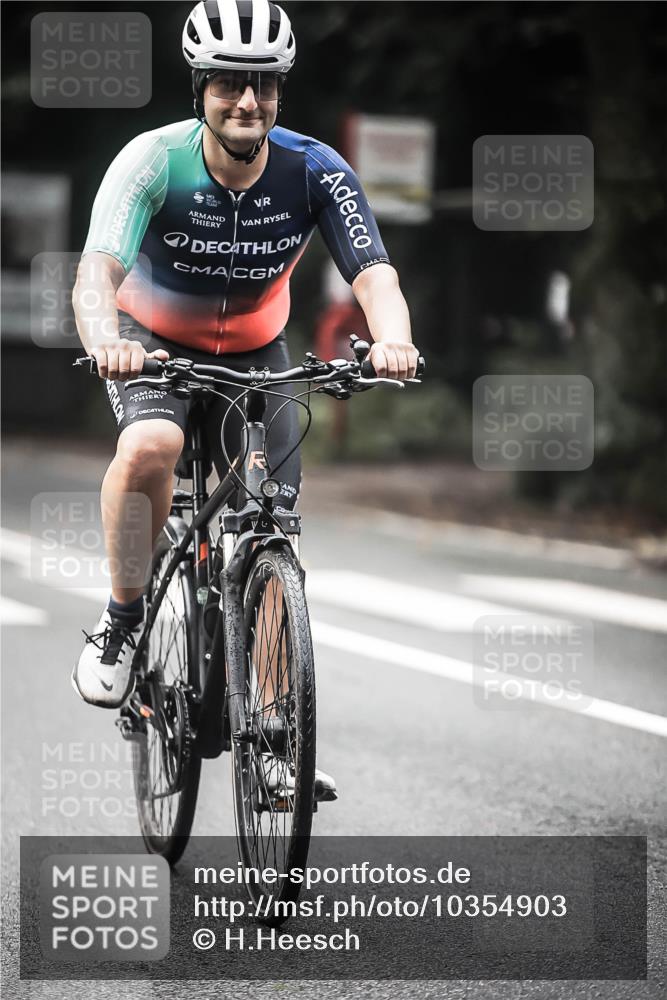 13.09.2026 - Stadtparktriathlon H.Heesch http://msf.ph/oto/10354903 13.09.2026 11:11:12 Radfahren 589, 685, 688 meine-sportfotos.de