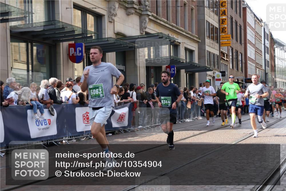 13.09.2026 - 21. swb-Marathon Bremen Strokosch-Dieckow http://msf.ph/oto/10354904 13.09.2026 13:33:30 Ziel 930, 1656, 2405, 2727, 2872, 2960, 3201, 3389, 3522, 3761, 4490, 4554, 4658, 4874, 5063, 5156, 5513, 5563, 5587, 6151, 6508, 6538, 6623, 6808, 7126, 7354, 7431, 7633, 7652, 7832, 8025, 8512, 8641, 8691, 9068, 9128, 9342, 9344, 9390, 10114, 13078, 831, 1124, 2283, 2393, 2818, 2980, 3562, 4052, 4219, 4243, 4260, 4408, 4492, 4536, 4543, 4565, 5040, 5191, 5324, 5560, 5660, 5726, 5861, 5862, 5914, 6256, 6421, 6597, 6777, 6844, 6882, 6915, 6997, 7145, 7523 meine-sportfotos.de