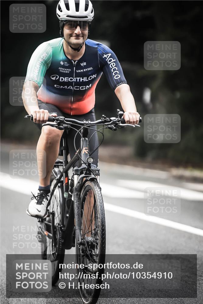 13.09.2026 - Stadtparktriathlon H.Heesch http://msf.ph/oto/10354910 13.09.2026 11:11:12 Radfahren 589, 685, 688 meine-sportfotos.de