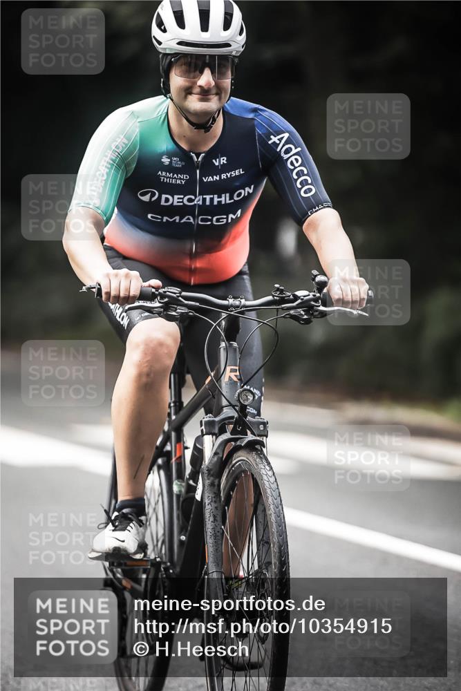 13.09.2026 - Stadtparktriathlon H.Heesch http://msf.ph/oto/10354915 13.09.2026 11:11:12 Radfahren 589, 685, 688 meine-sportfotos.de