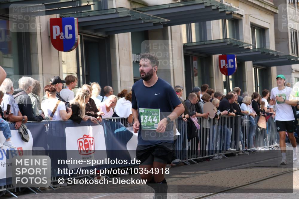 13.09.2026 - 21. swb-Marathon Bremen Strokosch-Dieckow http://msf.ph/oto/10354918 13.09.2026 13:33:31 Ziel 930, 1656, 2405, 2727, 2872, 2960, 3201, 3389, 3522, 3761, 4490, 4554, 4613, 4658, 4874, 5063, 5156, 5513, 5563, 5587, 6151, 6508, 6509, 6538, 6623, 6808, 7047, 7126, 7354, 7431, 7633, 7652, 7832, 8025, 8512, 8641, 9068, 9128, 9342, 9344, 9390, 831, 1124, 2283, 2393, 2980, 3562, 4052, 4219, 4243, 4260, 4492, 4536, 4543, 4565, 5040, 5324, 5560, 5660, 5726, 5861, 5862, 5914, 6256, 6421, 6597, 6777, 6844, 6882, 6915, 6997, 7145, 7523 meine-sportfotos.de
