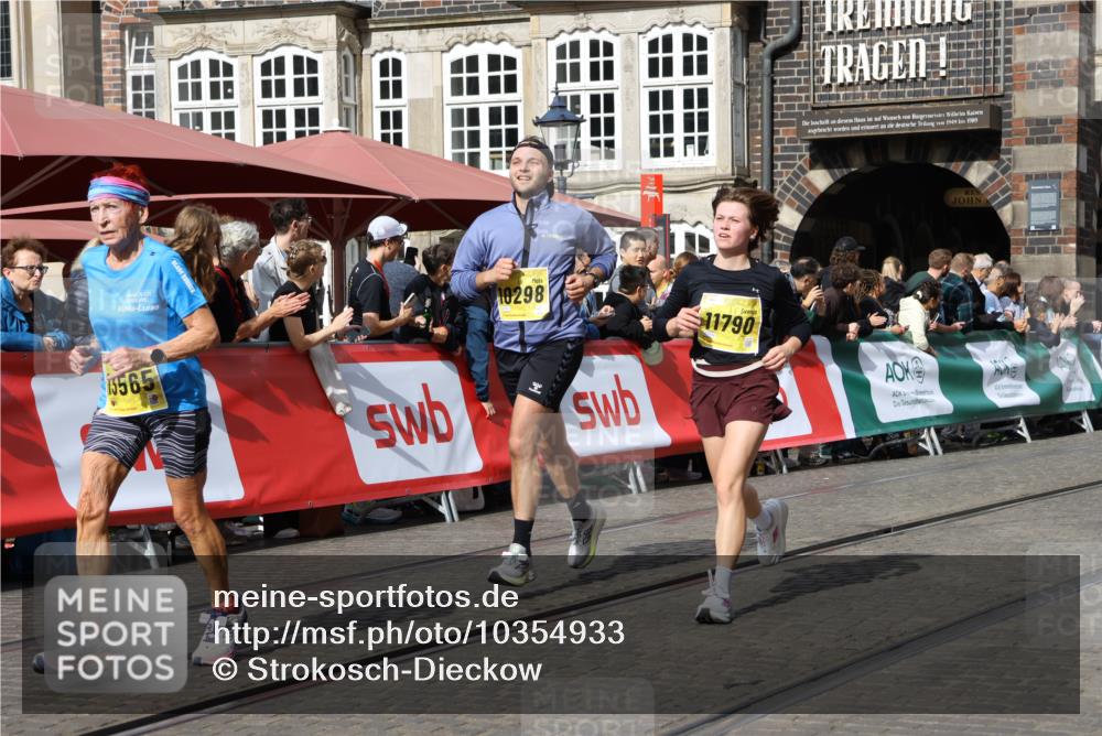 13.09.2026 - 21. swb-Marathon Bremen Strokosch-Dieckow http://msf.ph/oto/10354933 13.09.2026 10:56:12 Ziel 10243, 10298, 10374, 10550, 10690, 10703, 10952, 11510, 11790, 11972, 12061, 12108, 12143, 12484, 13565, 10184, 10211, 10322, 10443, 10670, 10675, 10699, 10844, 11256, 11280, 11317, 11570, 11693, 11795, 11844, 12452 meine-sportfotos.de