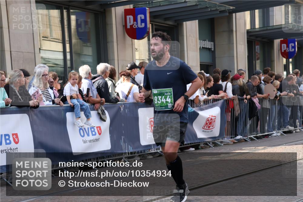 13.09.2026 - 21. swb-Marathon Bremen Strokosch-Dieckow http://msf.ph/oto/10354934 13.09.2026 13:33:31 Ziel 930, 1656, 2405, 2727, 2872, 2960, 3201, 3389, 3522, 3761, 4490, 4554, 4613, 4658, 4874, 5063, 5156, 5513, 5563, 5587, 6151, 6508, 6509, 6538, 6623, 6808, 7047, 7126, 7354, 7431, 7633, 7652, 7832, 8025, 8512, 8641, 9068, 9128, 9342, 9344, 9390, 831, 1124, 2283, 2393, 2980, 3562, 4052, 4219, 4243, 4260, 4492, 4536, 4543, 4565, 5040, 5324, 5560, 5660, 5726, 5861, 5862, 5914, 6256, 6421, 6597, 6777, 6844, 6882, 6915, 6997, 7145, 7523 meine-sportfotos.de