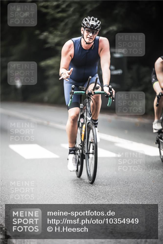 13.09.2026 - Stadtparktriathlon H.Heesch http://msf.ph/oto/10354949 13.09.2026 11:11:18 Radfahren 571, 685, 688, 694 meine-sportfotos.de