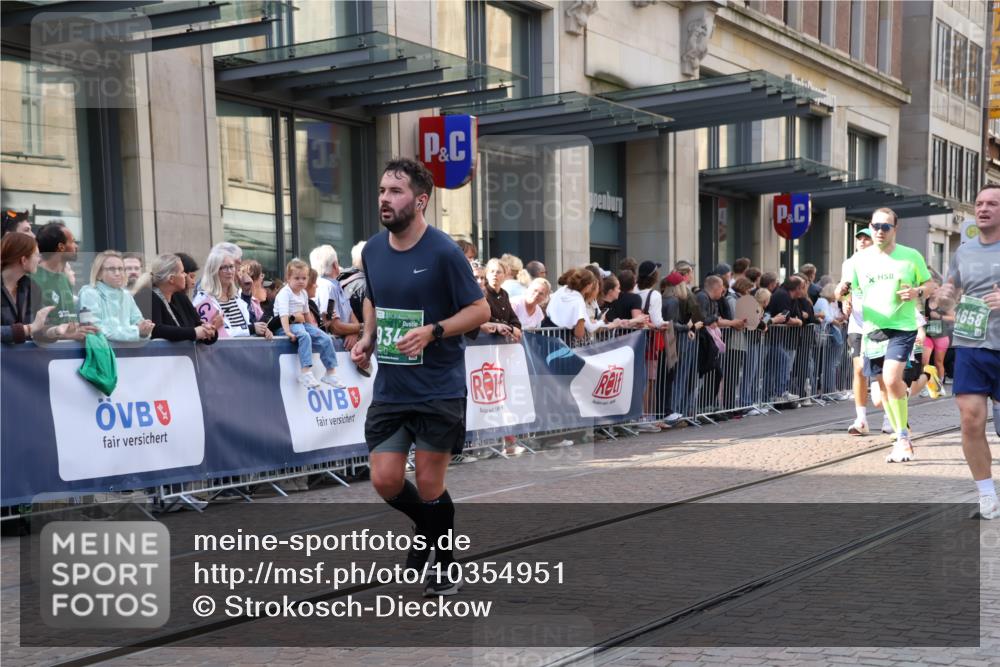 13.09.2026 - 21. swb-Marathon Bremen Strokosch-Dieckow http://msf.ph/oto/10354951 13.09.2026 13:33:31 Ziel 930, 1656, 2405, 2727, 2872, 2960, 3201, 3389, 3522, 3761, 4490, 4554, 4613, 4658, 4874, 5063, 5156, 5513, 5563, 5587, 6151, 6508, 6509, 6538, 6623, 6808, 7047, 7126, 7354, 7431, 7633, 7652, 7832, 8025, 8512, 8641, 9068, 9128, 9342, 9344, 9390, 831, 1124, 2283, 2393, 2980, 3562, 4052, 4219, 4243, 4260, 4492, 4536, 4543, 4565, 5040, 5324, 5560, 5660, 5726, 5861, 5862, 5914, 6256, 6421, 6597, 6777, 6844, 6882, 6915, 6997, 7145, 7523 meine-sportfotos.de