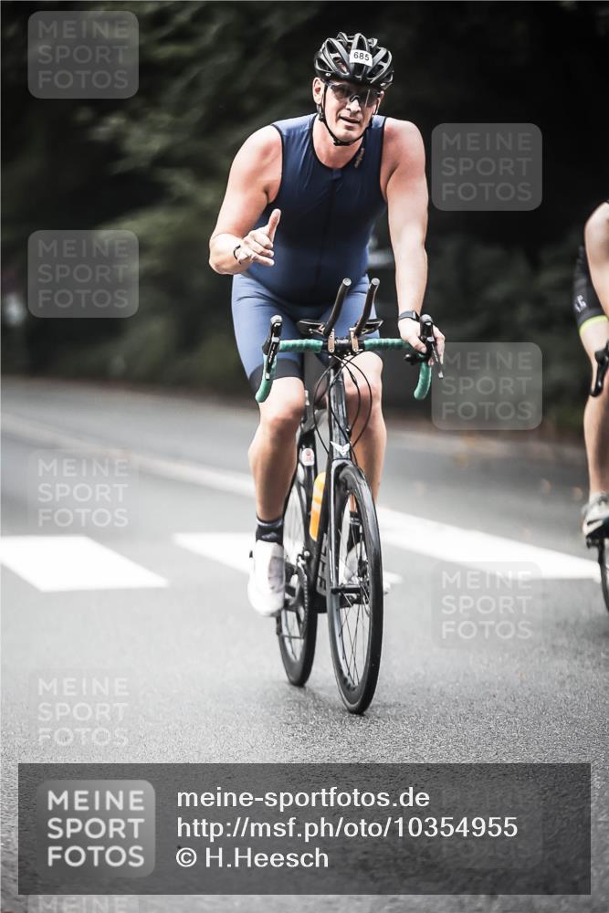 13.09.2026 - Stadtparktriathlon H.Heesch http://msf.ph/oto/10354955 13.09.2026 11:11:18 Radfahren 571, 685, 688, 694 meine-sportfotos.de